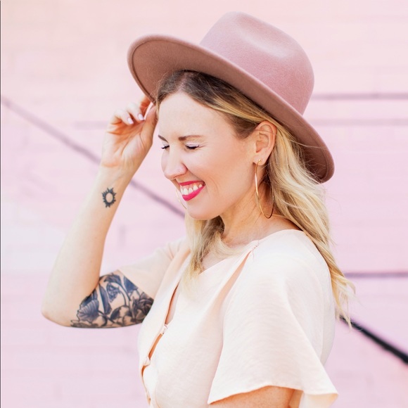 Meet your Posher, Eryn - Picture 1 of 1